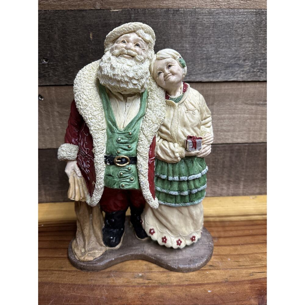 The Legend of Santa Claus Large Resin Santa & Mrs. Claus Ken Memoli 1996
